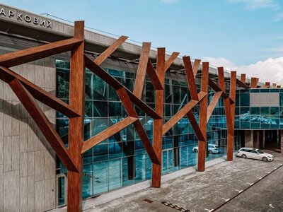 An apparent strike occurred at the Parkovy International Convention Center in central Kyiv — a video is circulating online