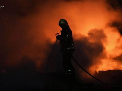 Overnight Russian attack damages 25-story building in Kyiv and forces hospital evacuation in Zaporizhzhia