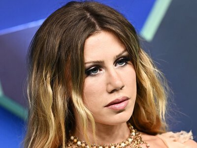 Slayyyter Brought Dark Roots and Beach Waves to the VMAs 2026