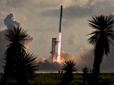 The Starship spacecraft completed its first orbital flight, deploying Starlink satellites into orbit