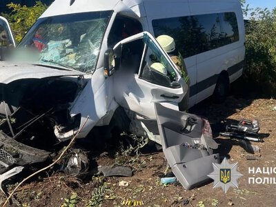 On the Kyiv–Odesa highway, a minibus crashed into a guardrail: one person was killed and seven were injured