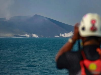 The eruption of Anak Krakatau changed the map: two new islands formed near the volcano