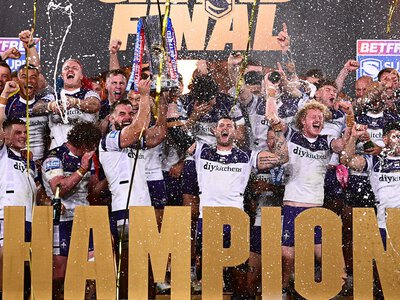 Super League Grand Final: Wakefield Trinity make history with 23-10 victory over Warrington Wolves