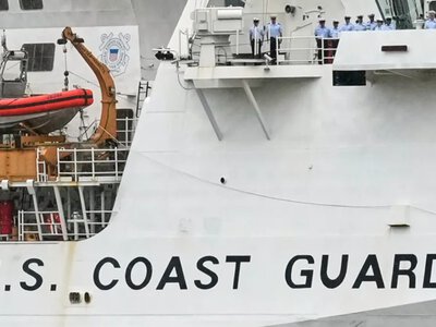 An aircraft carrying people disappeared over the ocean after departing from Bermuda, with the pilot declaring an emergency