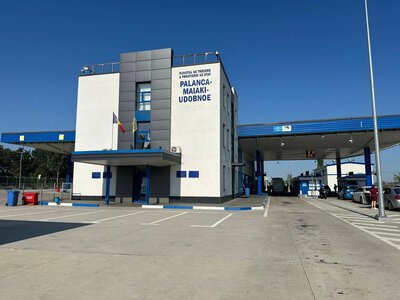 Traffic through a border crossing with Moldova was suspended after an explosion, border guards say