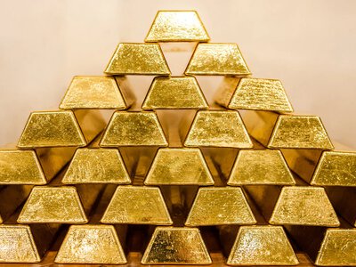 Gold rises amid a stronger dollar - what is the price per ounce