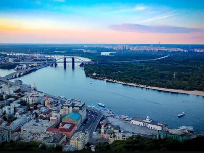 Could Russian strikes on the bridges divide Kyiv into two banks? An expert outlined a scenario