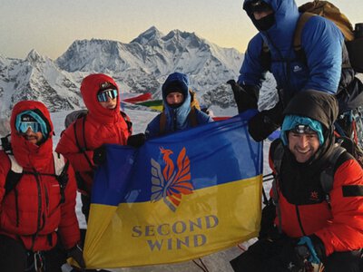 Two amputee veterans who defended Ukraine climb Mera Peak in Nepal