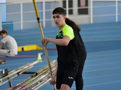 Ukrainian 13-year-old Herasymchuk sets world pole vault record for under-14 age group