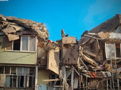 Russian strike on five-story building in Pryluky kills nine, including three children, and injures 30: rescue operations continue