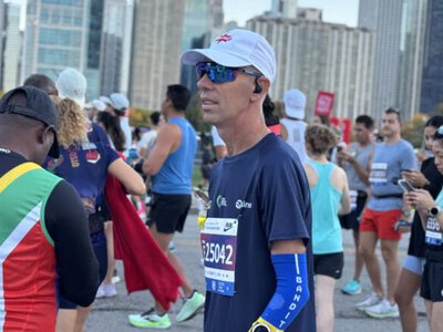Ukrainian veteran Ivan Drozd finishes Chicago Marathon to honor his fallen son and brothers-in-arms