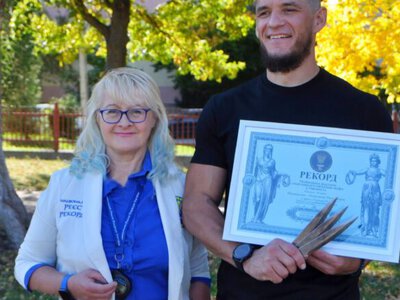 Ukrainian serviceman sets national record for long-distance knife throwing in Odesa
