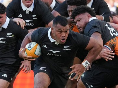 Bledisloe Cup: New Zealand sweep past Australia in Sydney to stretch winning streak over rivals to 13 Tests