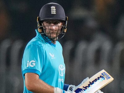 England slump to defeat against Pakistan in ODI tri-series after faltering chasing 303 in Rawalpindi
