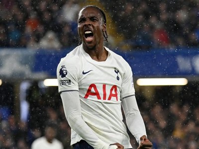 Chelsea 0-2 Tottenham: Mike Penders error and Mathys Tel earn Spurs rare victory at Stamford Bridge as Cole Palmer sent off 