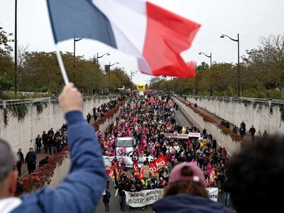 In France, students are calling for protests to continue despite the government's concessions and negotiations with the prime minister