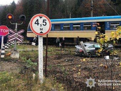 In Lviv region, an electric train collided with a Mercedes: the female driver was hospitalized