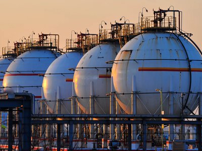 Gas in Europe jumped above €100 amid the risk of renewed war with Iran