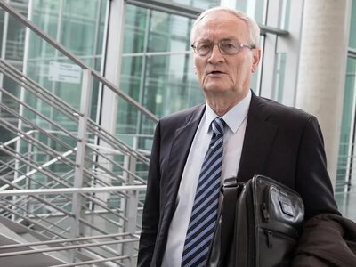 The US may restrict intelligence sharing with Germany over a scandal involving a former intelligence chief